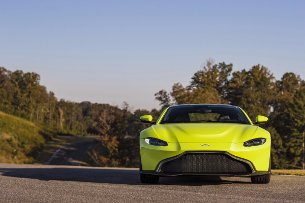 novi-aston-martin-vantage-kombinuje-savrsen-izgled-sa-amg-motorom