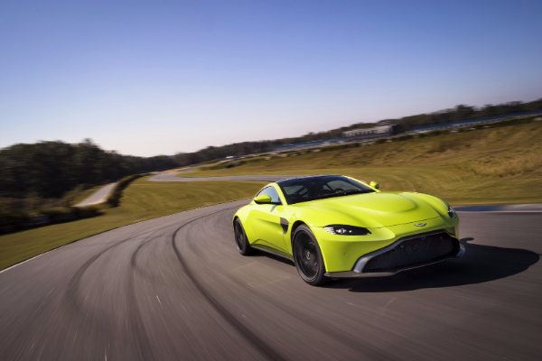 novi-aston-martin-vantage-kombinuje-savrsen-izgled-sa-amg-motorom