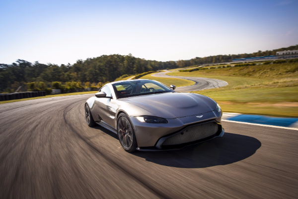 novi-aston-martin-vantage-kombinuje-savrsen-izgled-sa-amg-motorom