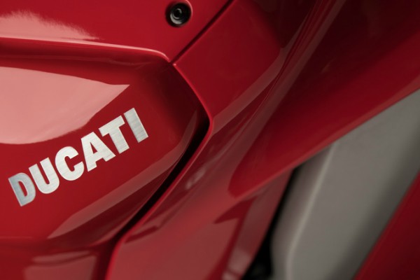 ducati-panigale-v4-supersport-motocikl