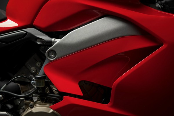 ducati-panigale-v4-supersport-motocikl