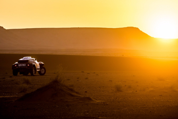 specijalni-mini-john-cooper-bagi-za-dakar-reli