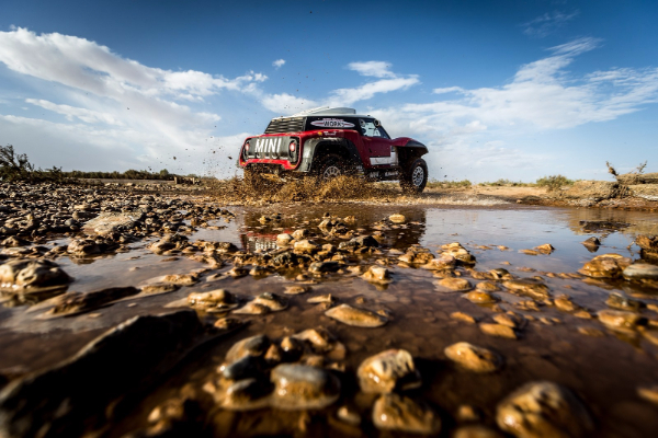 specijalni-mini-john-cooper-bagi-za-dakar-reli