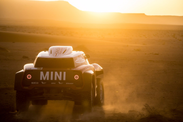 specijalni-mini-john-cooper-bagi-za-dakar-reli