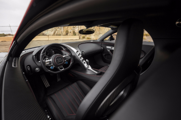 bugatti-chiron-number-one-sa-retro-betmobil-vibracijom-