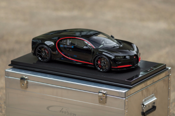 bugatti-chiron-number-one-sa-retro-betmobil-vibracijom-