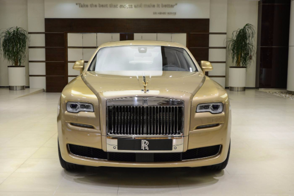 rolls-royce-ghost-oasis-model-bogate-pustinjske-teme