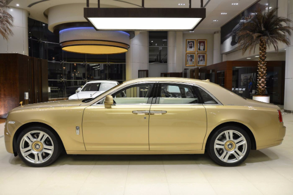 rolls-royce-ghost-oasis-model-bogate-pustinjske-teme