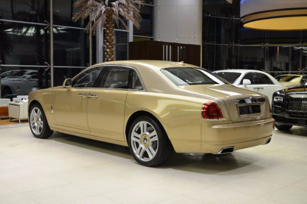 rolls-royce-ghost-oasis-model-bogate-pustinjske-teme