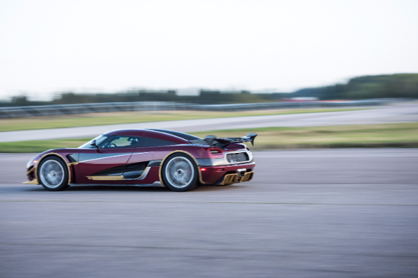 koenigsegg-agera-rs-obara-rekord-bugatti-chiron-modela