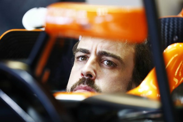 fernando-alonso-je-produzio-ugovor-sa-ekipom-mclaren