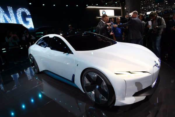 bmw-i5-vision-dynamics-koncept-pretvoren-u-elektricnu-realnost