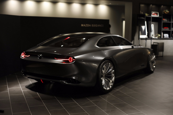 mazda-vision-izgleda-kao-pravi-superautomobil-sa-cetvoro-vrata