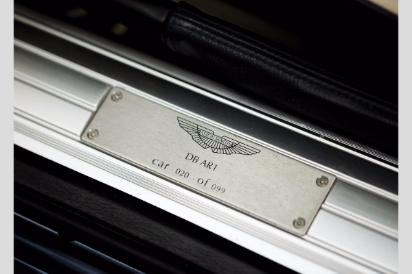 Predstavljamo vam ultra retki Aston DB AR1 model