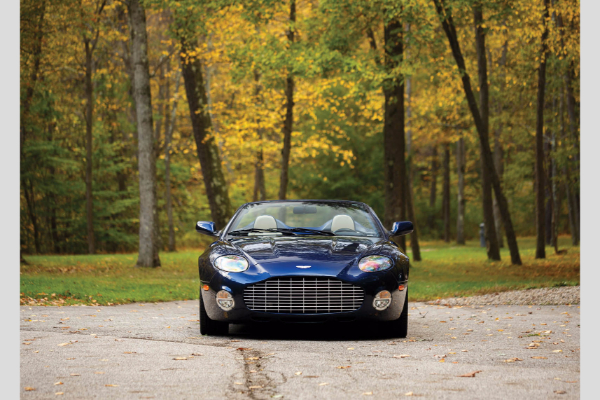 Predstavljamo vam ultra retki Aston DB AR1 model