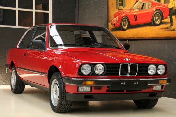 gotovo-nov-bmw-323i-iz-1985-godine