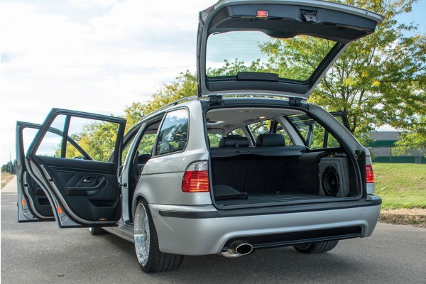 e39-bmw-540i-touring-sa-manualnim-menjacem