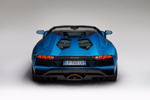 lamborghini-aventador-s-dolazi-sa-730-ks-na-zadnjem-trapu