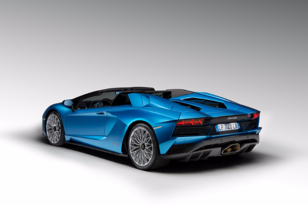 lamborghini-aventador-s-dolazi-sa-730-ks-na-zadnjem-trapu