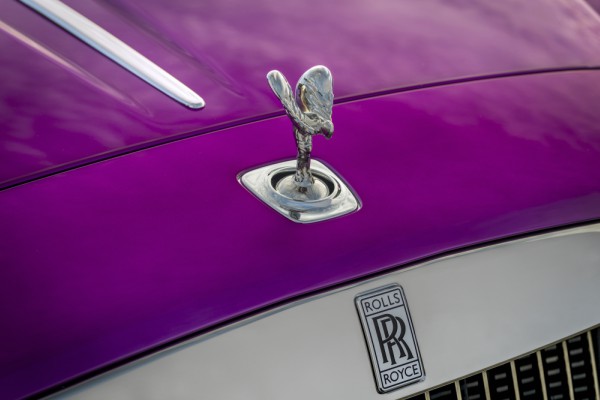 rolls-royce-predstavlja-besprekorni-model-u-boji-prelepog-cveta