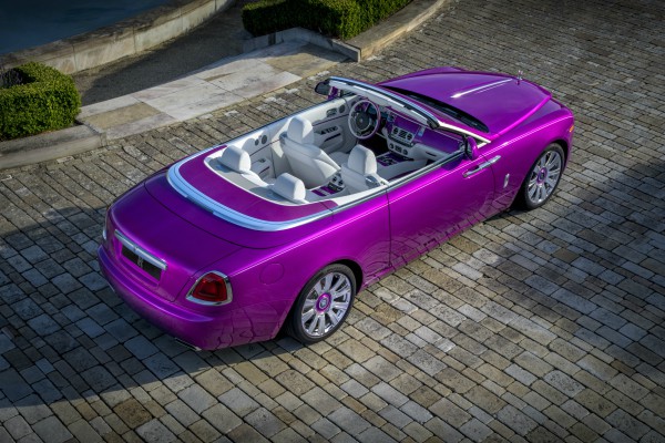 rolls-royce-predstavlja-besprekorni-model-u-boji-prelepog-cveta