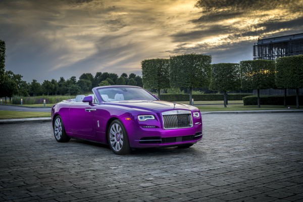 rolls-royce-predstavlja-besprekorni-model-u-boji-prelepog-cveta