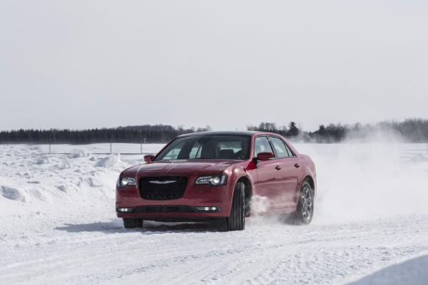 chrysler-300-dobija-novi-izgled-