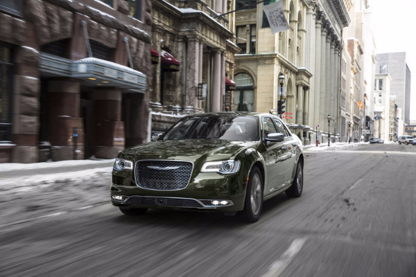 chrysler-300-dobija-novi-izgled-