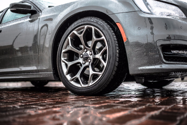 chrysler-300-dobija-novi-izgled-
