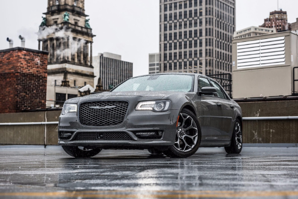 chrysler-300-dobija-novi-izgled-