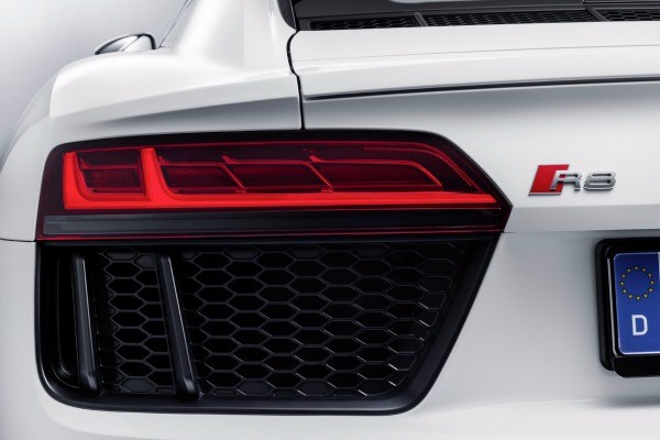 ogranicena-linija-audi-r8-v10-rws-superautomobila-