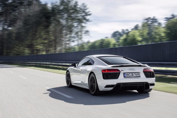 ogranicena-linija-audi-r8-v10-rws-superautomobila-