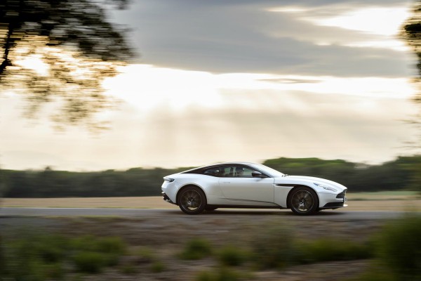 amg-v8-cini-aston-martin-db11-jos-besnijim