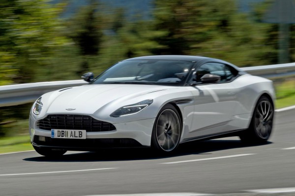 amg-v8-cini-aston-martin-db11-jos-besnijim