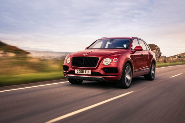 bentayga-v8-predvodi-bentley-kolonu-u-pekingu