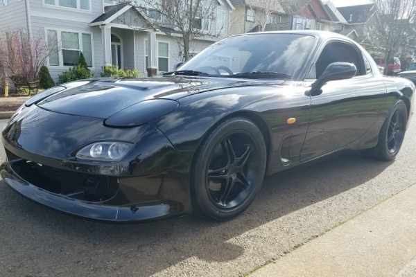 rhd-mazda-rx-7-iz-devedesetih-zadovoljava-sve-potrebe-za-brzinom