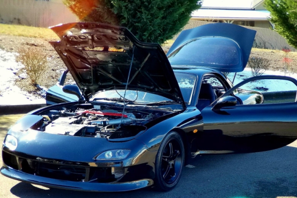 rhd-mazda-rx-7-iz-devedesetih-zadovoljava-sve-potrebe-za-brzinom