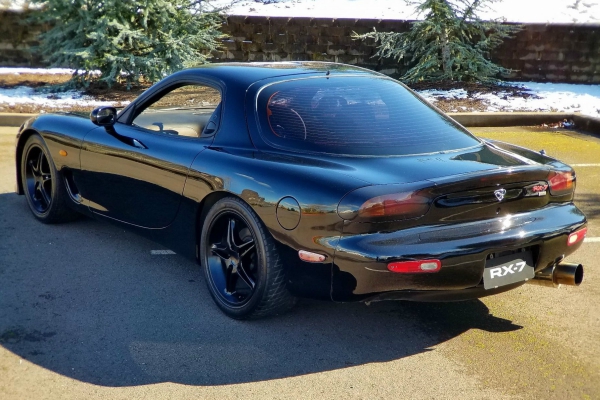 rhd-mazda-rx-7-iz-devedesetih-zadovoljava-sve-potrebe-za-brzinom