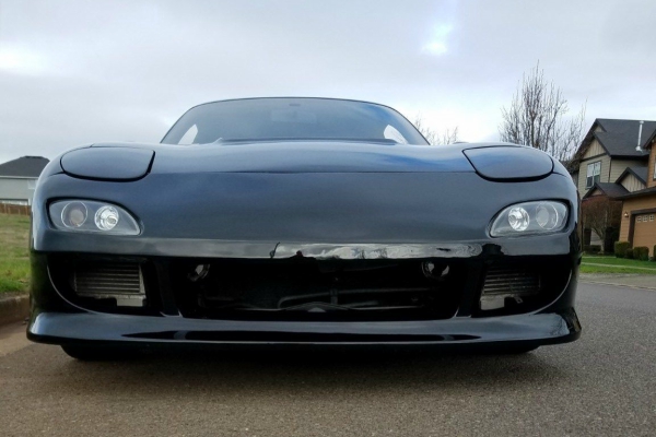 rhd-mazda-rx-7-iz-devedesetih-zadovoljava-sve-potrebe-za-brzinom