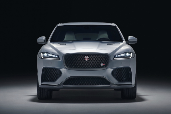 f-pace-svr-sa-550-ks-grmi-jace-od-vulkana