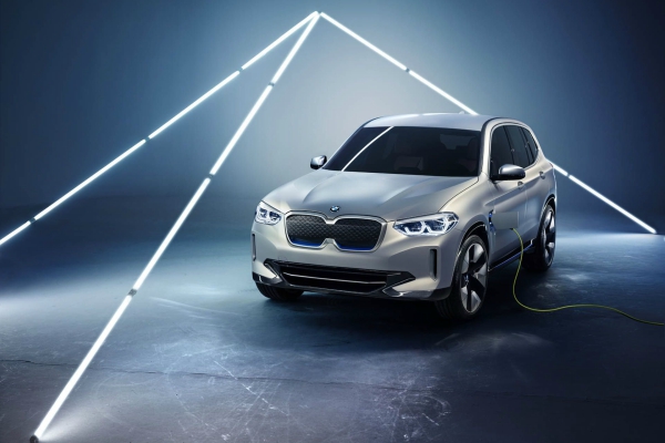 bmw-concept-ix3-predstavlja-buducnost-elektricnih-bavaraca