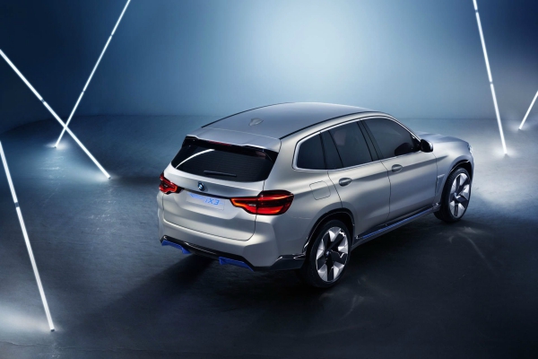 bmw-concept-ix3-predstavlja-buducnost-elektricnih-bavaraca