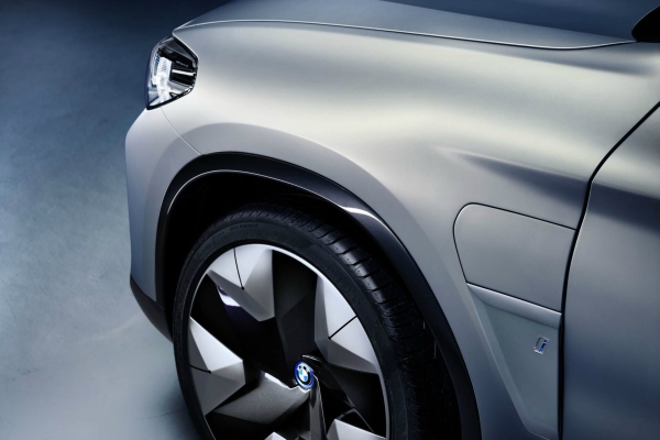 bmw-concept-ix3-predstavlja-buducnost-elektricnih-bavaraca