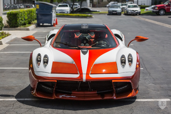 lapo-elkan-prodaje-svoj-pagani-huayra-sa-svega-8-predjenih-km