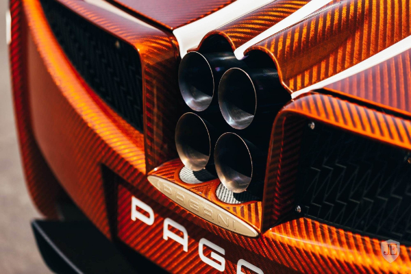 lapo-elkan-prodaje-svoj-pagani-huayra-sa-svega-8-predjenih-km