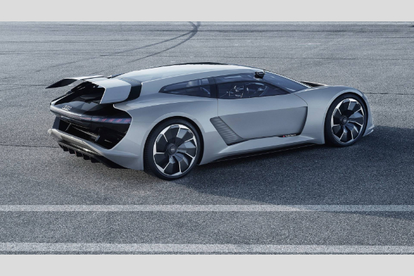 audi-pb18-e-tron-koncept-predstavlja-vozacki-model-buducnosti