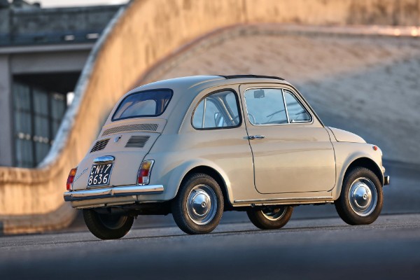 originalni-fiat-500-bice-predstavljen-u-muzeju-umetnosti