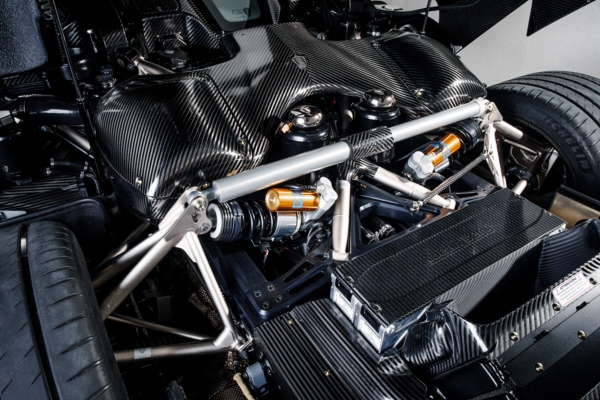 koenigsegg-predstavlja-naked-carbon-regera