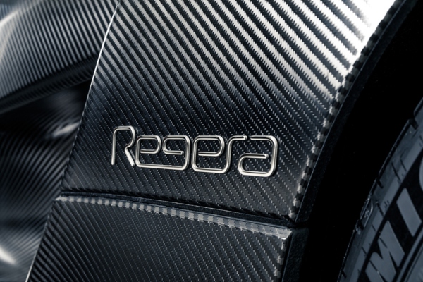 koenigsegg-predstavlja-naked-carbon-regera