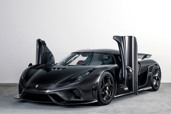 koenigsegg-predstavlja-naked-carbon-regera